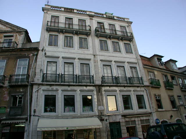 Edifício na Rua de Santa Marta, 44 - 48