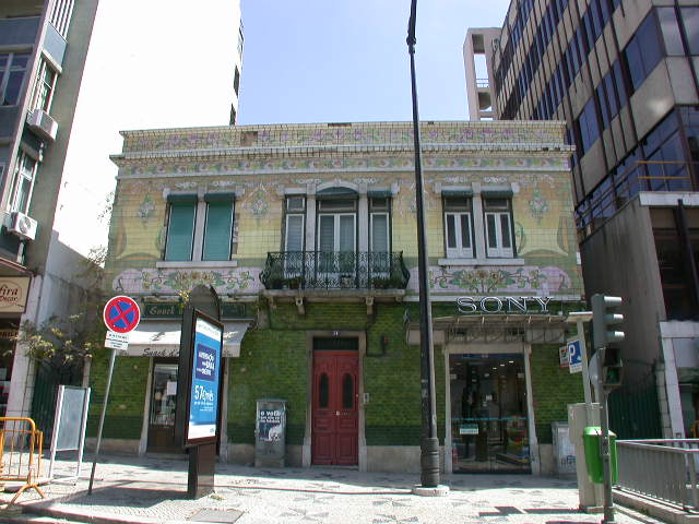 Edifício na Avenida Almirante Reis, 74 D