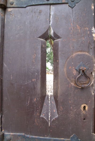 Castelo de Leiria - pormenor - fresta da porta