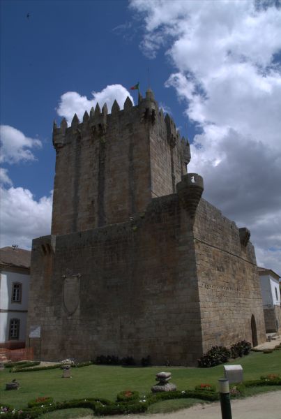 Muralhas e torre de menagem do  Castelo de Chaves
