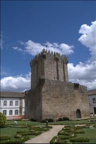 Muralhas e torre de menagem do  Castelo de Chaves