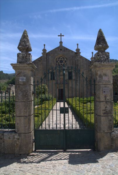 Mosteiro de S. João de Tarouca - portão de entrada