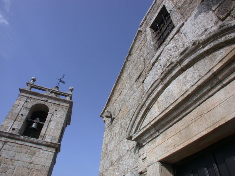 Igreja de Santiago e Capela anexa dos Cabrais
