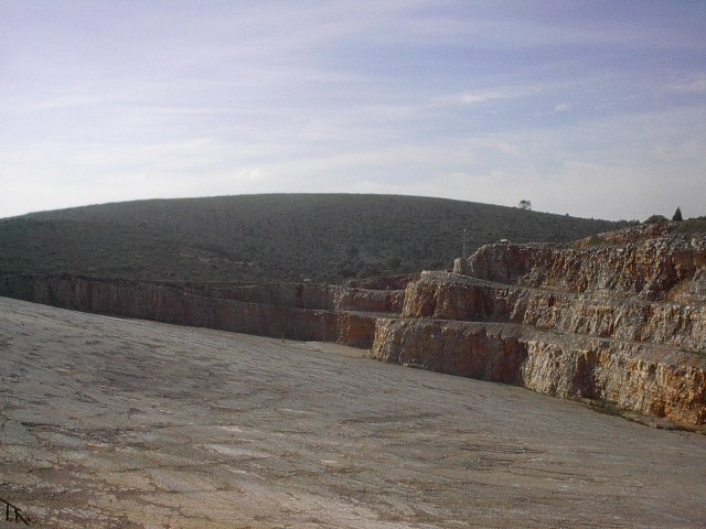 Monumento Natural das Pegadas dos Dinossáurios da Serra de Aire - Pedreira do Galinha