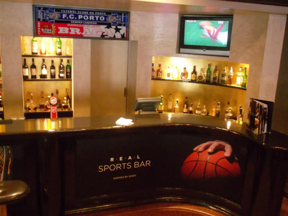 Real Sports Bar