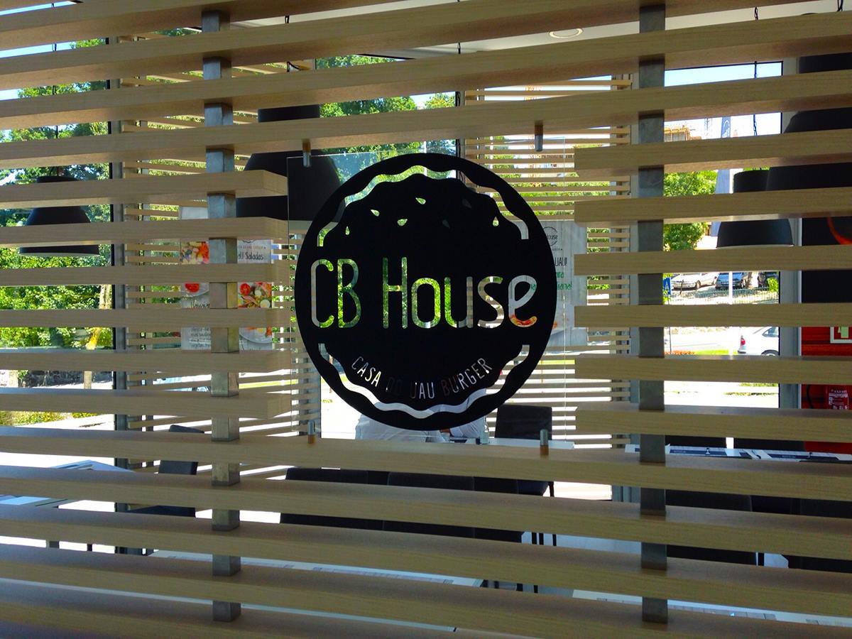 CB House - Casa do UaU Burger