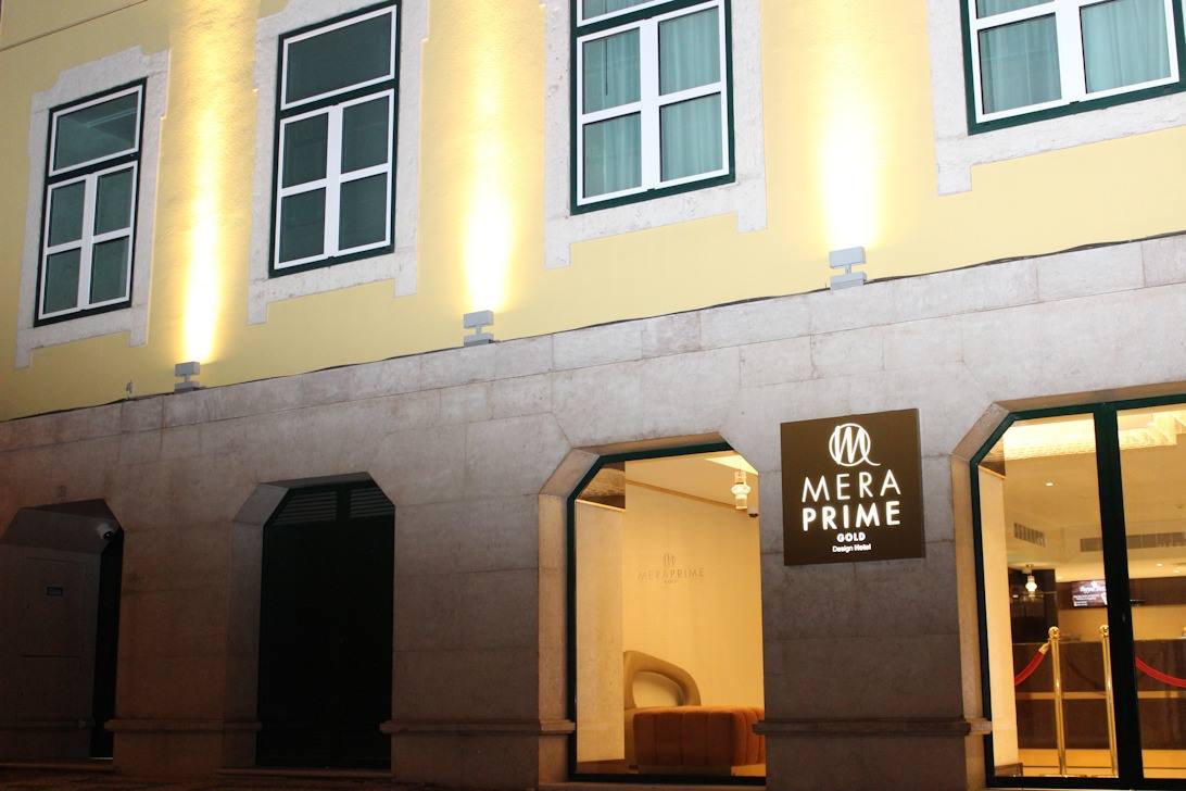 MeraPrime Gold Design Hotel